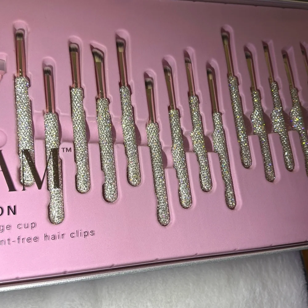 2024 Glitz & Glam Christmas holiday 31 piece essential brush collection 🎀💎 - Picture 9 of 16